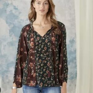 NWT Tolani Belle Floral Top